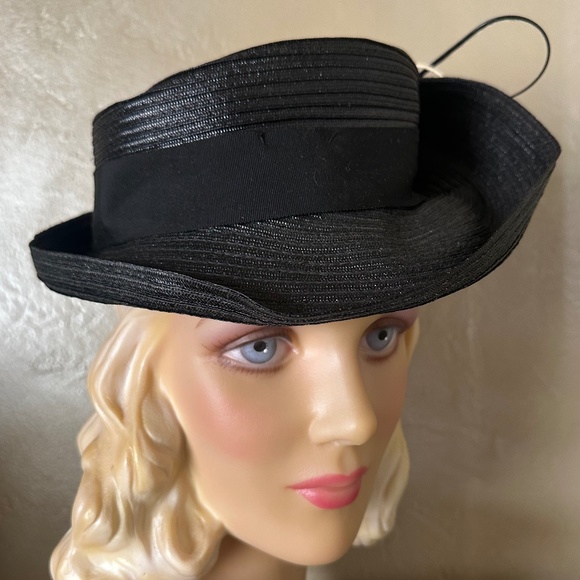 IMPRESSIVE 1940s\' BLACK STRAW FEDORA - GROSGRAIN BAND/BOW + BLACK/WHITE QUILLS main image 6